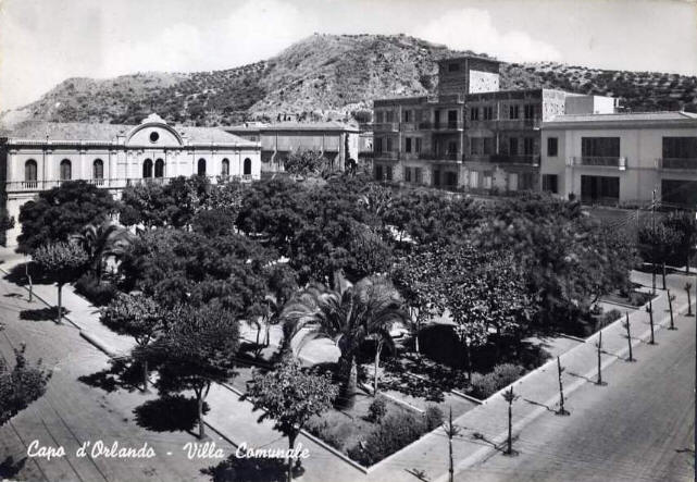 Capo d'Orlando - Municipio e Villa Comunale nel 1964